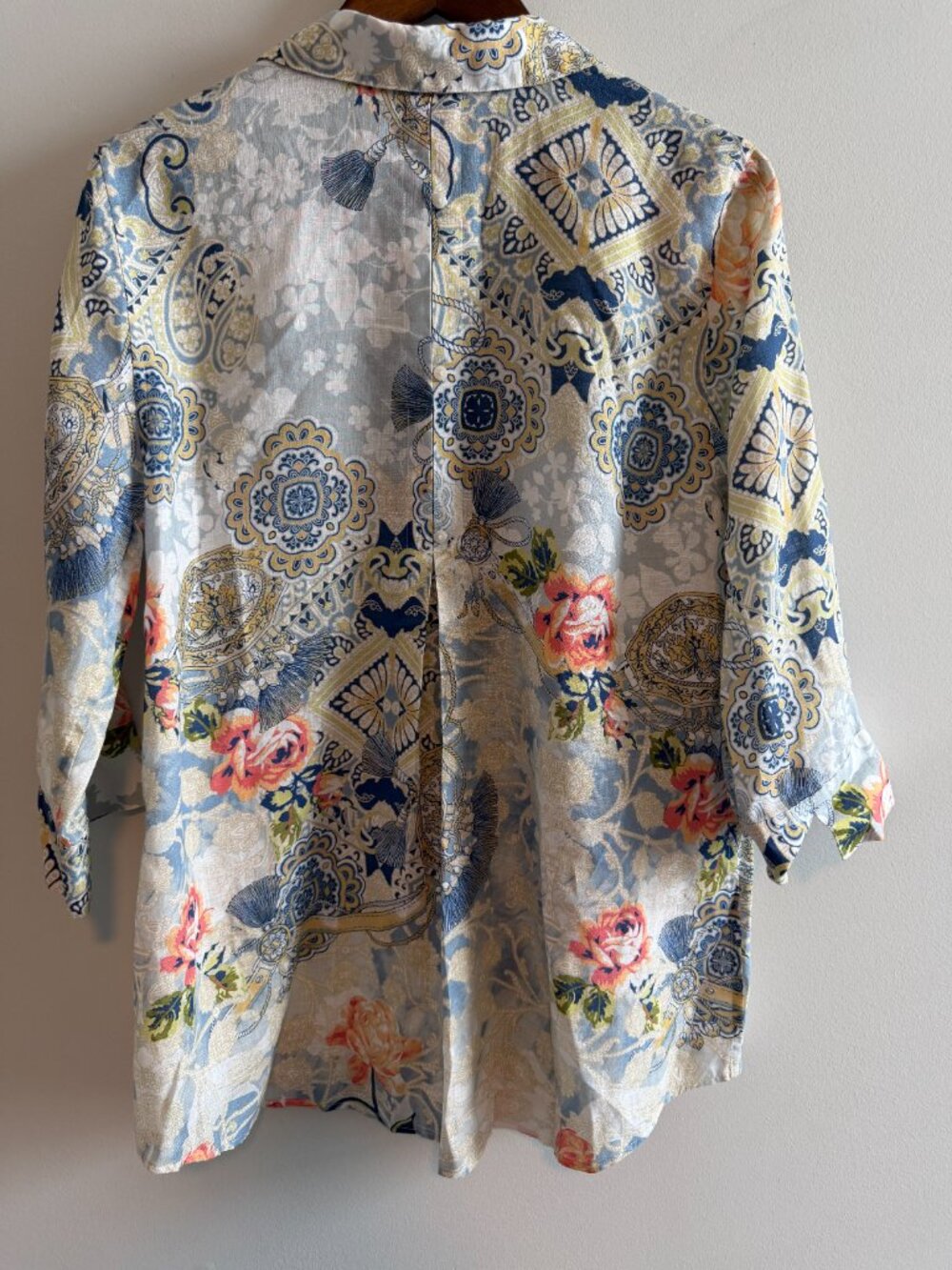 Chicos Linen Blouse Blue Floral Paisley Button Front Lightweight Summer Top SZ 1 - Picture 3 of 12